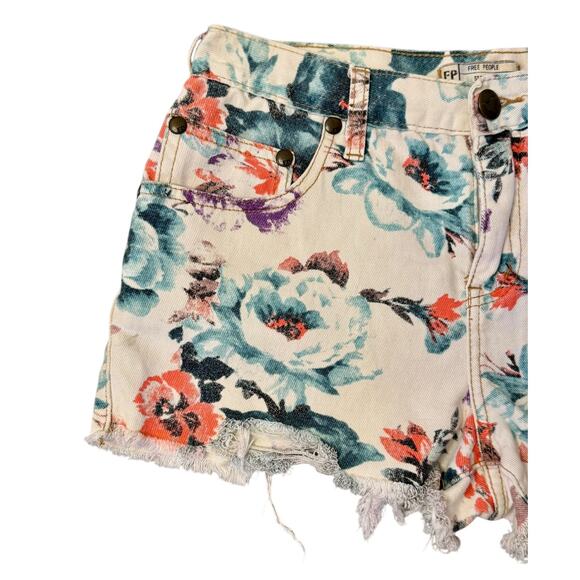 FREE PEOPLE Boho Floral Lightweight Distressed Denim Cut Offs Shorts Size 29 - Picture 5 of 10